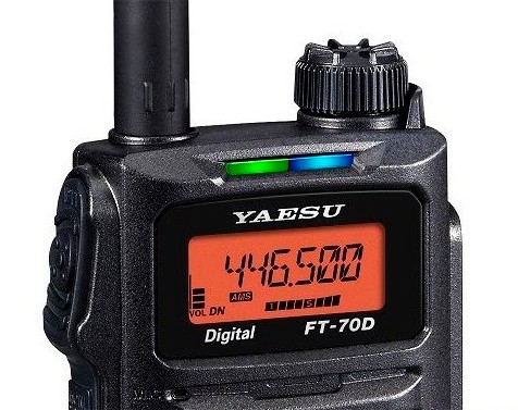 Yaesu FT-70DR  Yaesu FT-70DR цифро-аналоговая двухдиапазонная портативная радиостанция 144/430 Мгц, мощность передатчика 5 Вт, дисплей с индикаторами модуляции, 1105 каналов памяти