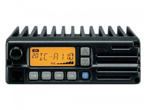 Icom IC-A110 Профессиональная автомобильная радиостанция авиационного диапазона с передачей 118-136,975 МГц и приемом 108.000-136.975/161.650-163.275 МГц, 20 каналов памяти, мощность 5 Вт
